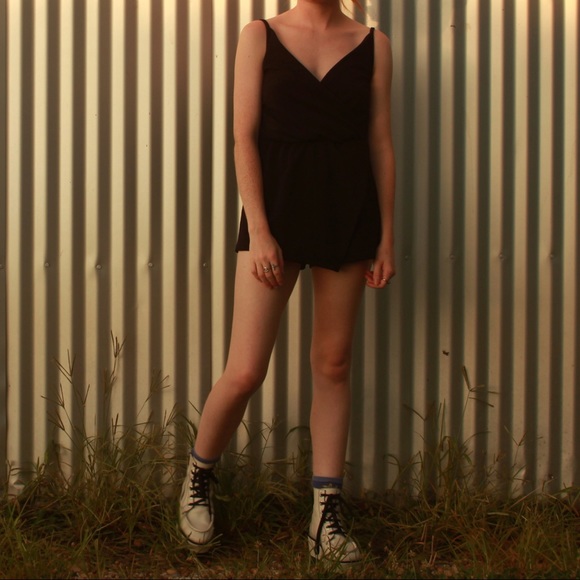 Black Sleeveless Romper - Picture 3 of 5